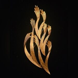 VTG Crown Trifari Goldtone Brushed Marine Life Ocean Seaweed 3" Brooch Pin